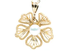 14K Gold Filled Wire Wrap Flower Motiff Pendant with Freshwater Pearl R4135