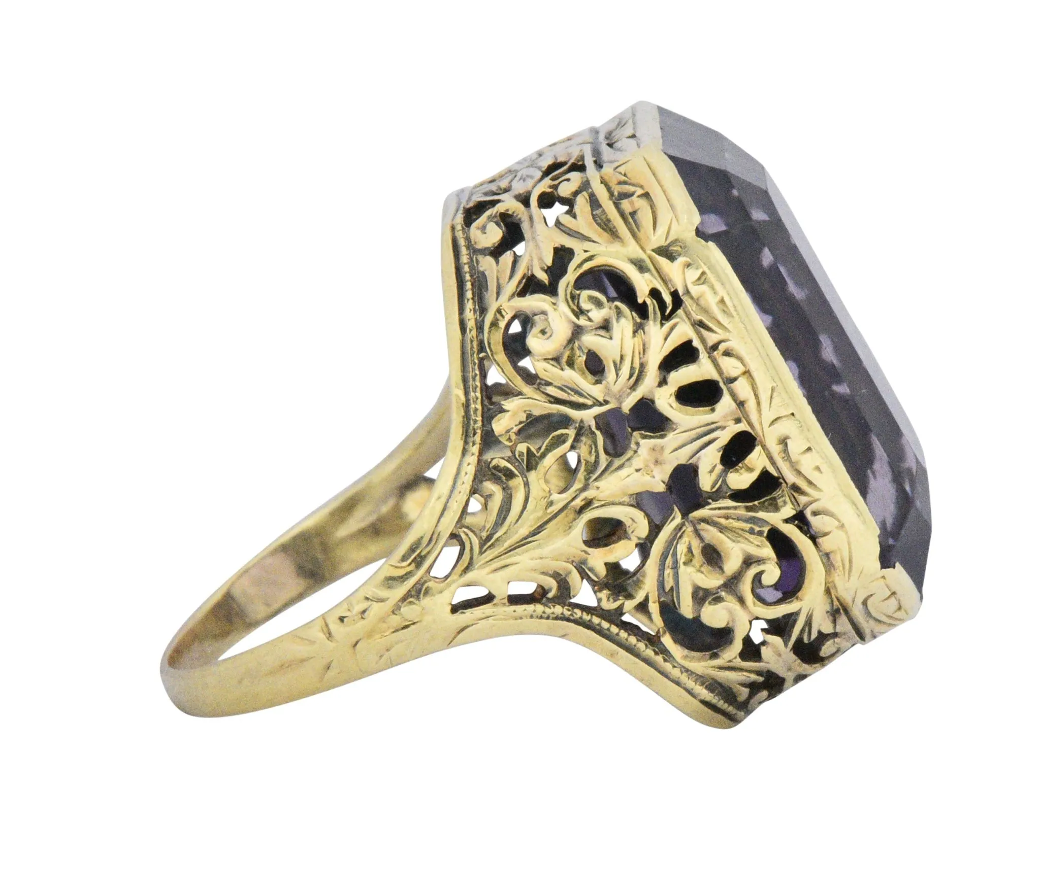 Art Nouveau 14.00 Carat Amethyst And 18 Karat Gold Cocktail Ring