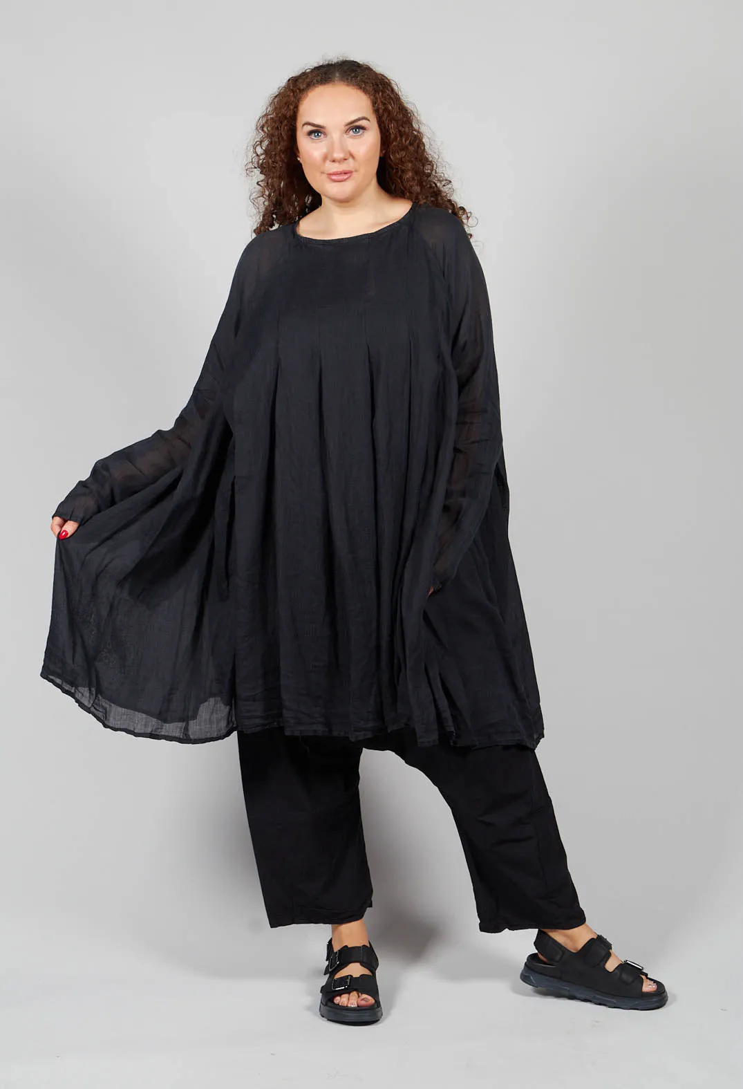 Kunsteh Tunic in Kaviar Black