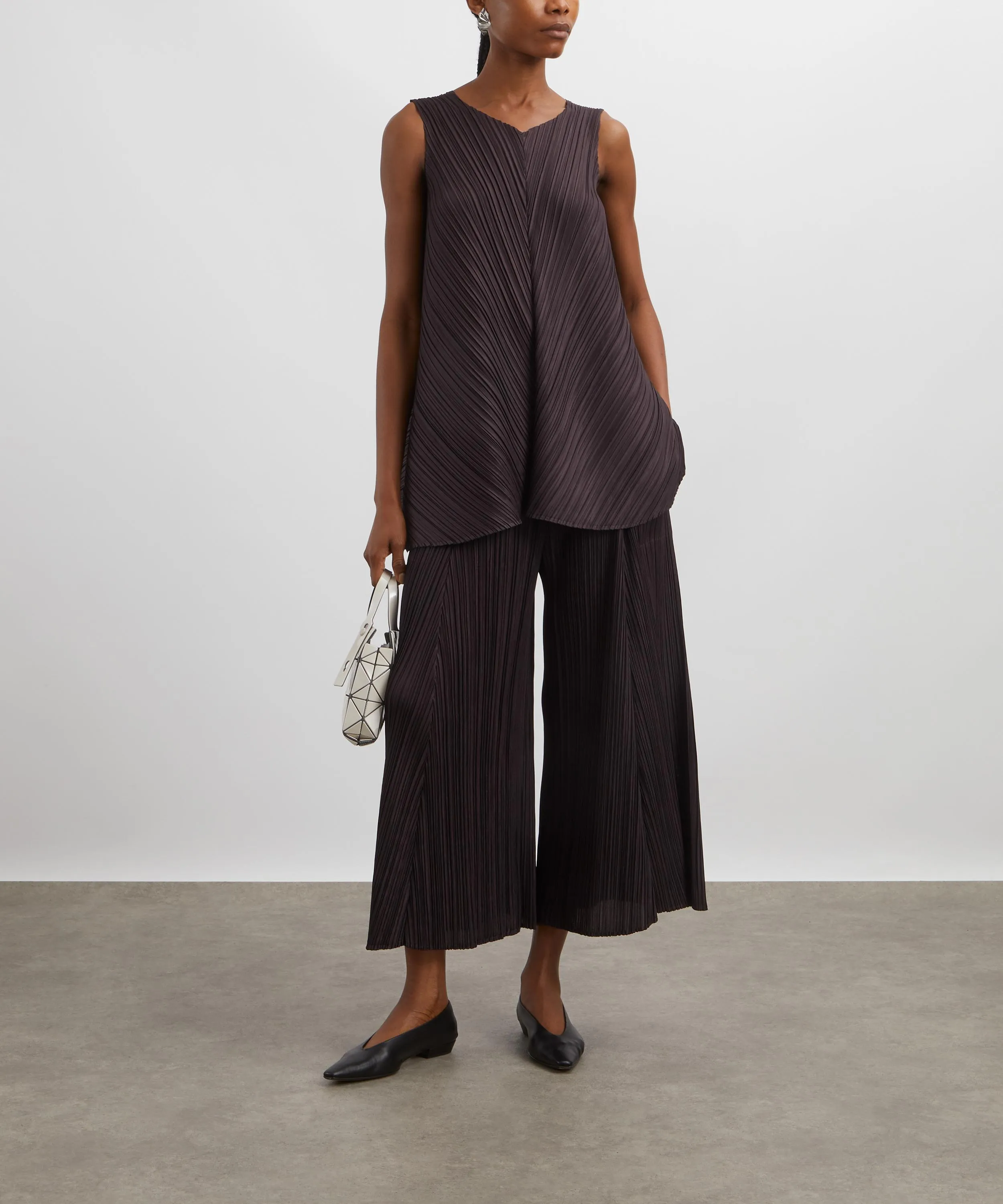 MELLOW PLEATS Pleated Wide-Leg Trousers