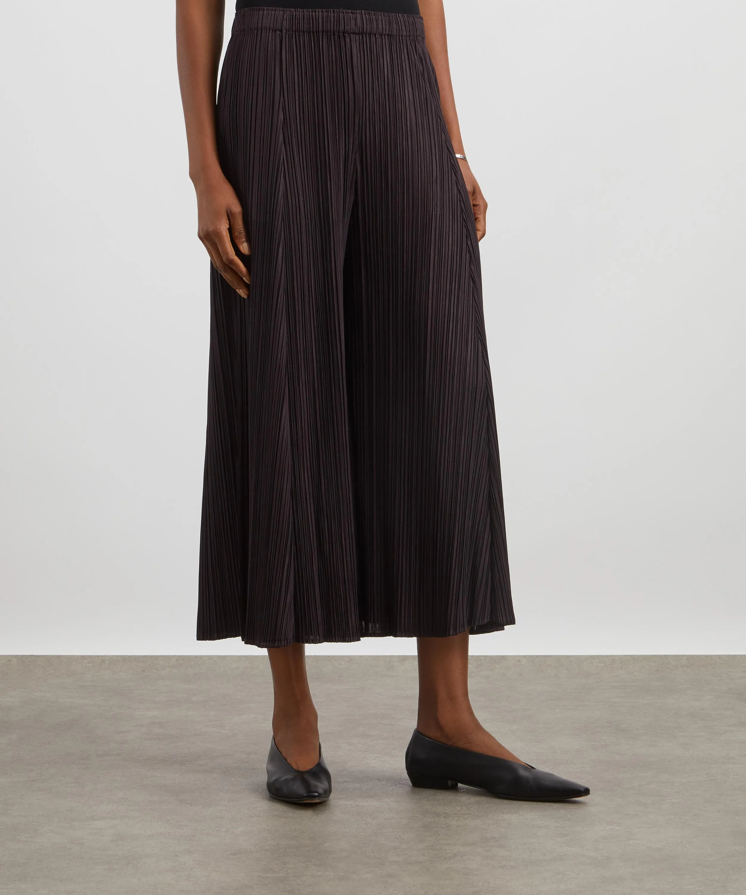 MELLOW PLEATS Pleated Wide-Leg Trousers