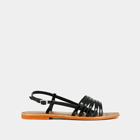 Strappy sandals with open toes in black patent