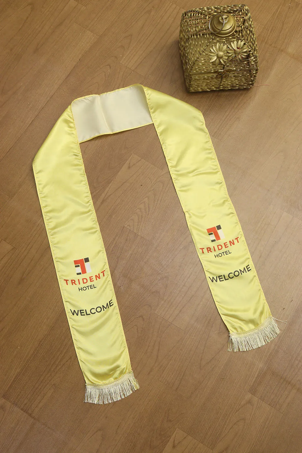 Trident's Welcome Weave: A Stole of Opulence, Hospitality Unveiled (Set of 10)