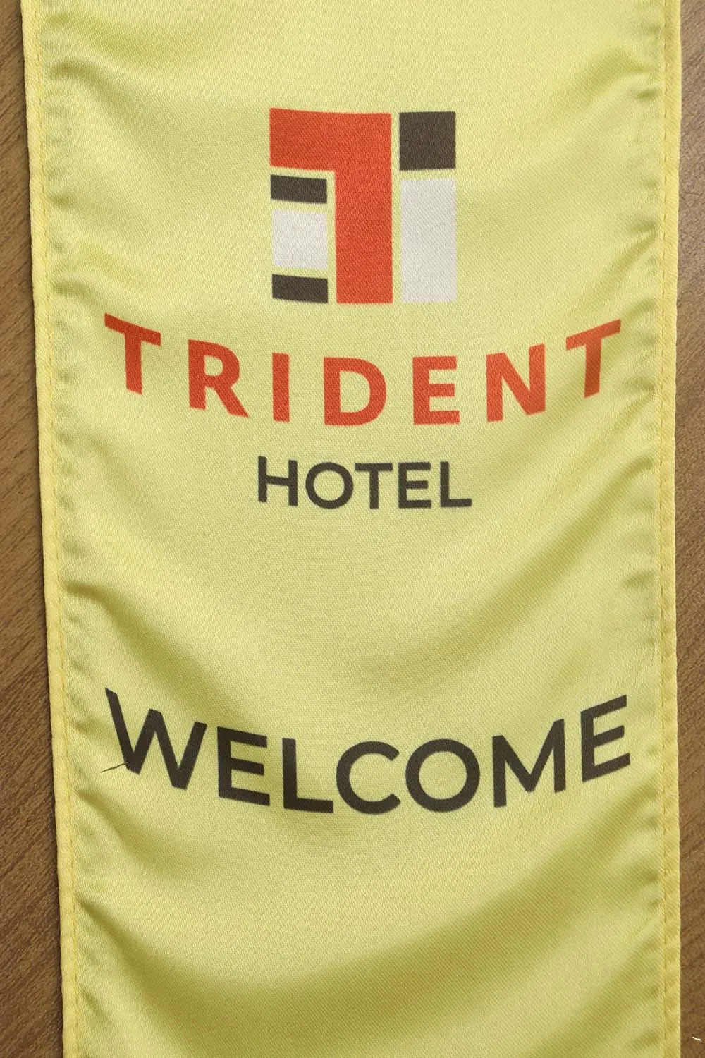 Trident's Welcome Weave: A Stole of Opulence, Hospitality Unveiled (Set of 10)