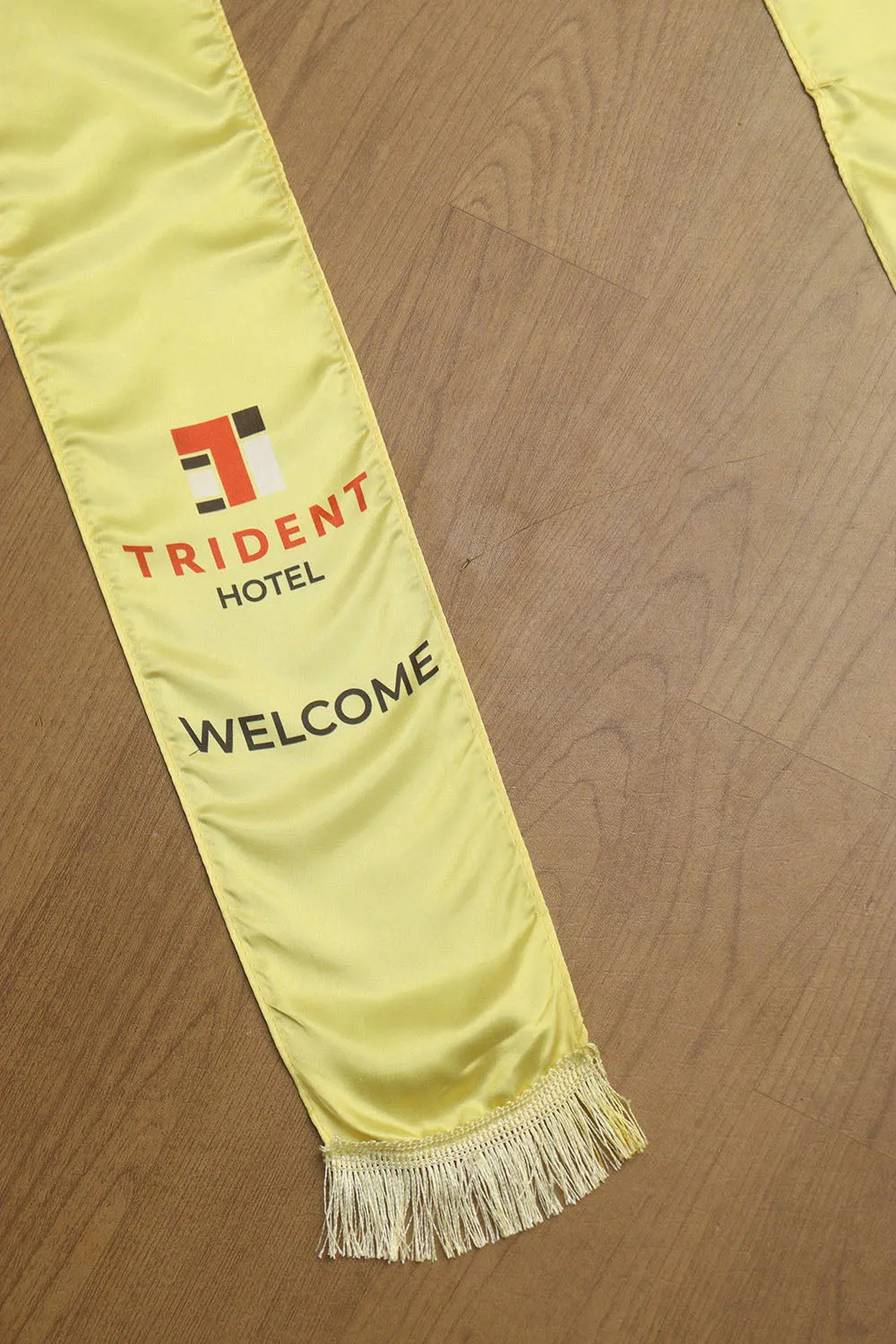 Trident's Welcome Weave: A Stole of Opulence, Hospitality Unveiled (Set of 10)